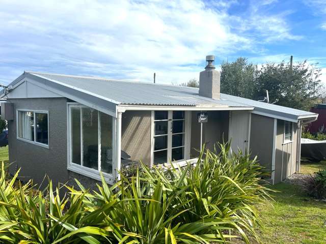 Waitaki Mouth fishing hut