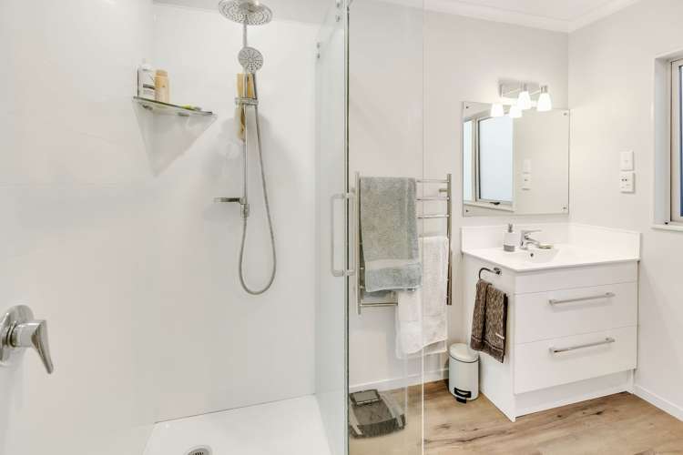 12 Stonebridge Park Drive Holdens Bay_12