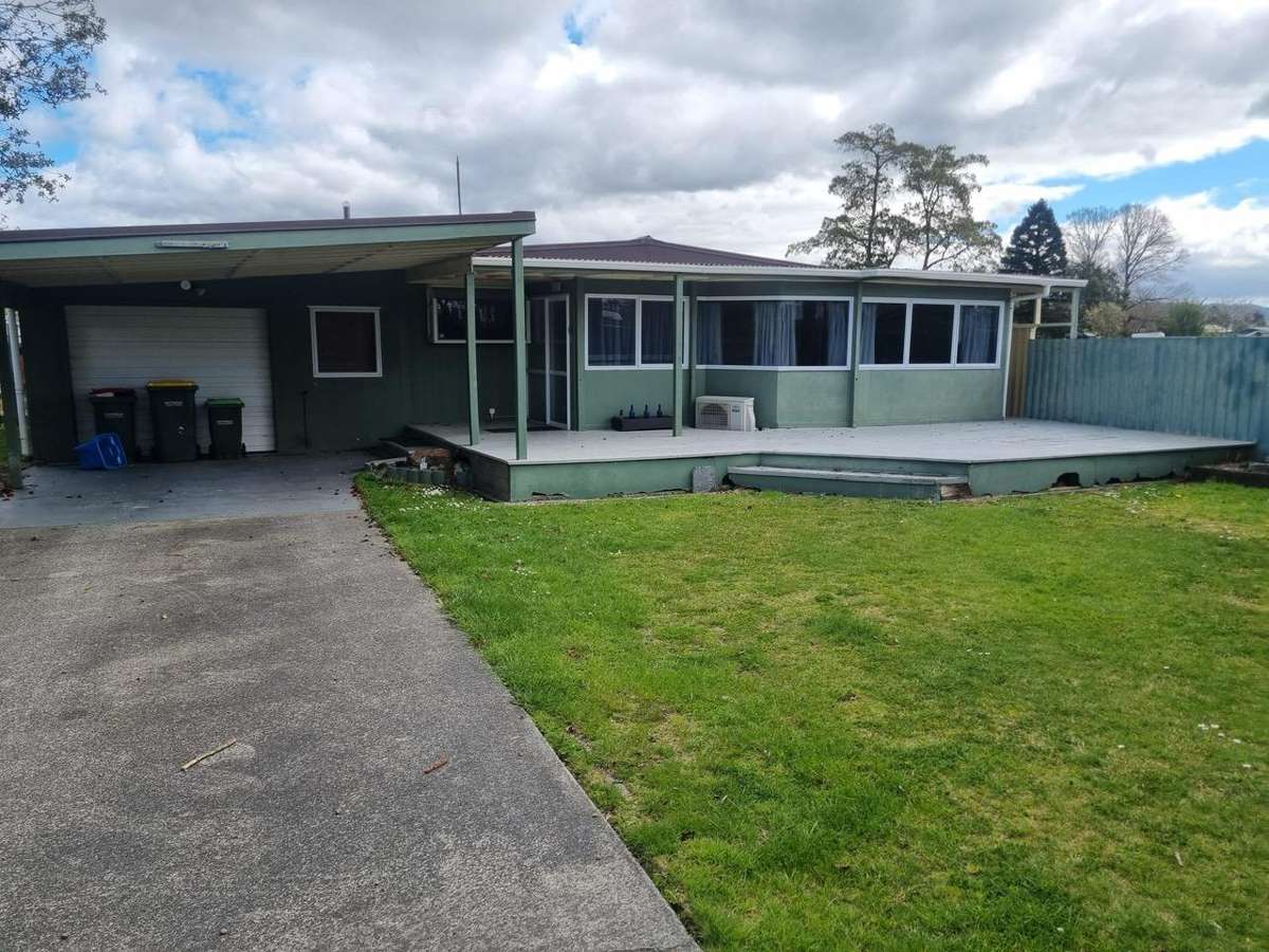 Well-Presented Family Home Near the Lakefront 1