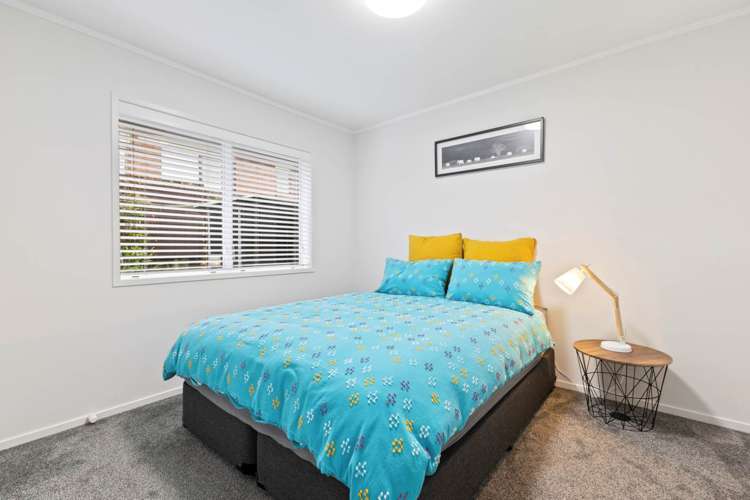 98 Dalwhinnie Parade Highland Park_9