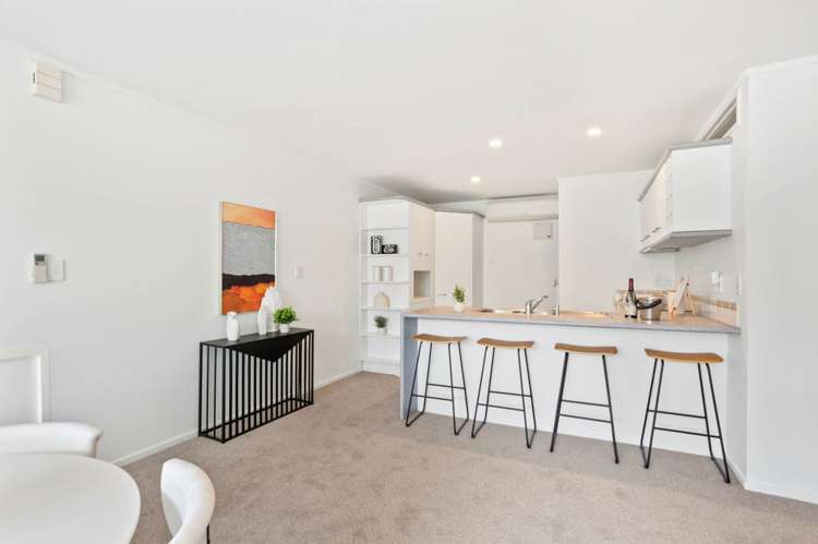 2/561 Blockhouse Bay Road_3