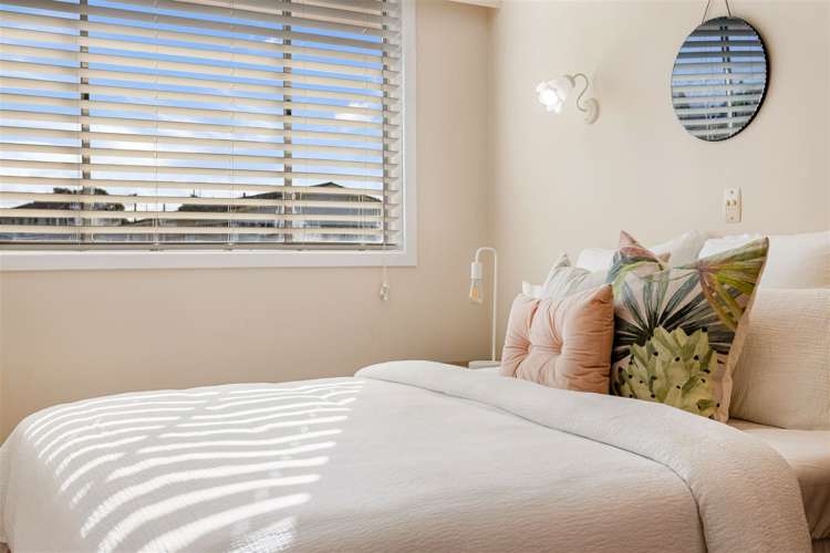 2/61 Royal View Road Te Atatu South_13