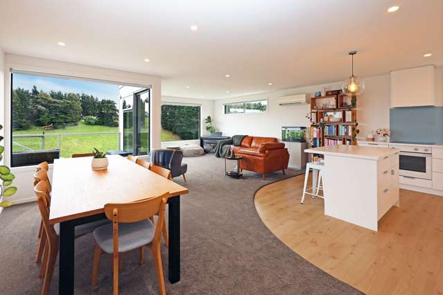 STUNNING HOME - SUPERB LOCATION