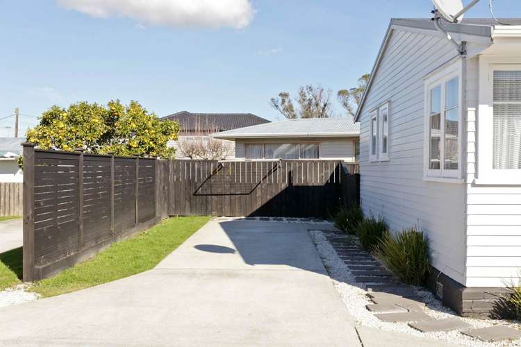 22 Kirrie Avenue Te Atatu South_14