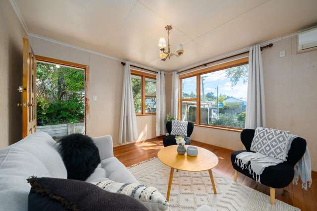 6 Young Grove Stokes Valley_1