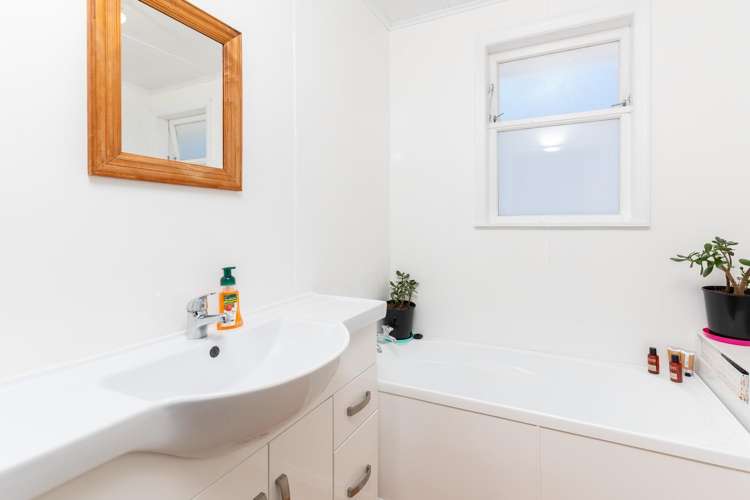 189 Sievers Grove Cannons Creek_9