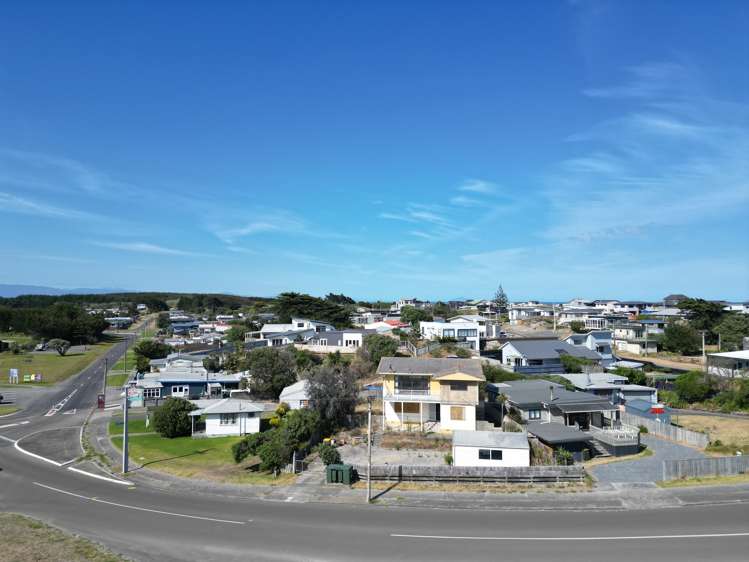 2 Ocean Beach Street Foxton Beach_10