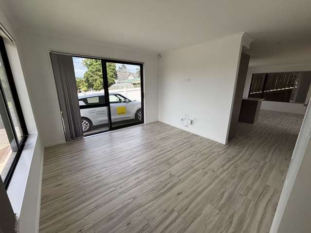 31A Helleur Road Massey_3