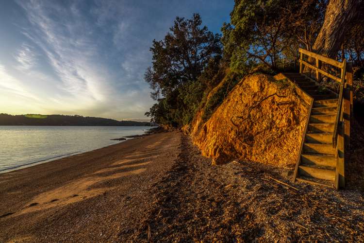 8 Esslin Road Surfdale_21