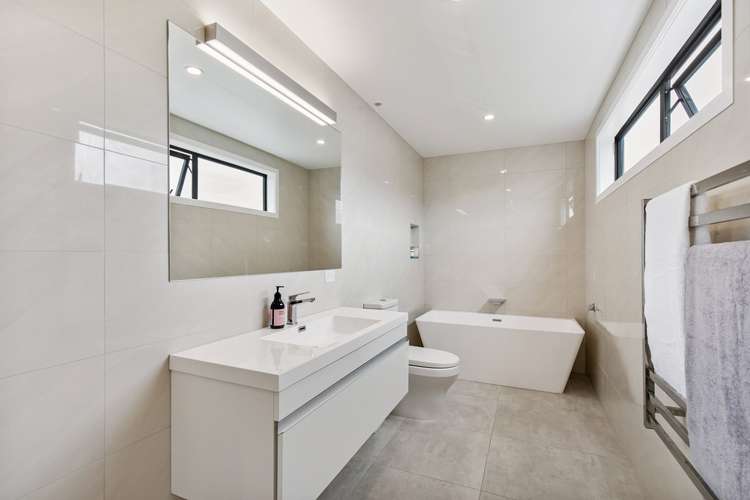 32 Defender Crescent Beachlands_12