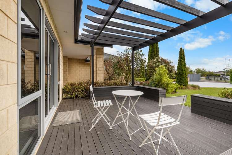 100 Mcmahon Drive Aidanfield_24