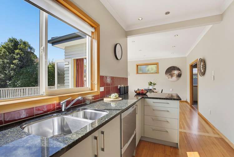 8 Lyndhurst Road Tawa_16