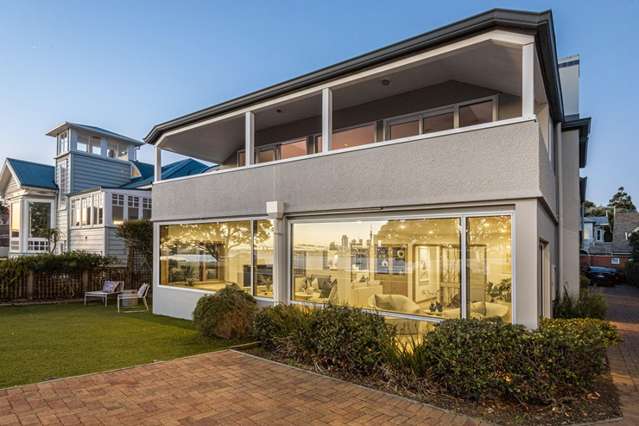 Neighbour forks out $3m for apartment with best views of Auckland