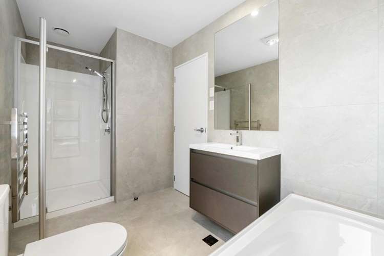 40 Grahame Breed Drive Three Kings_13