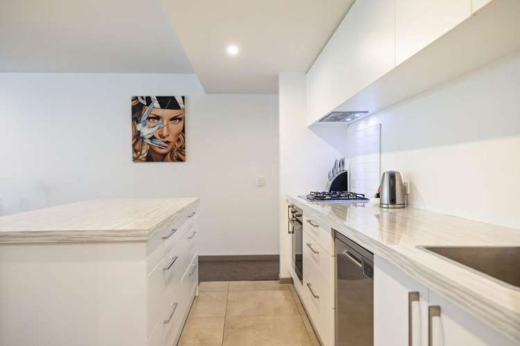 13/22 Hallenstein Street Queenstown_6