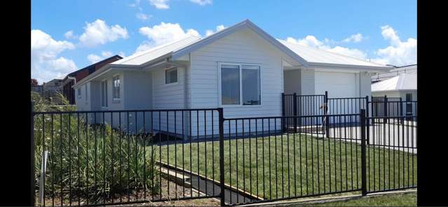 4 years old beautiful, fully fenced in Omokoroa