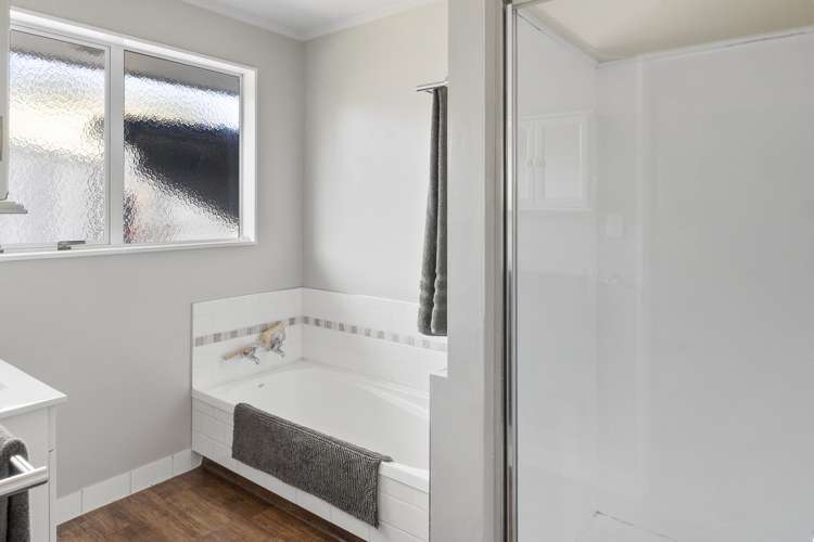 9 Vining Crescent Stoke_13