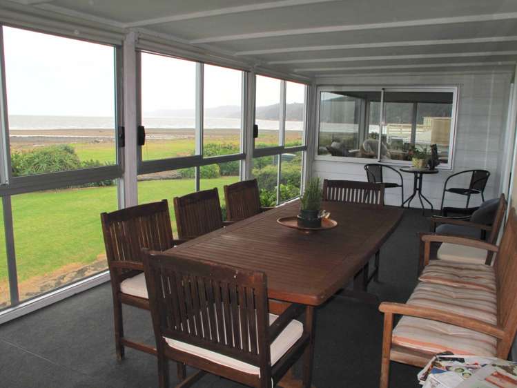 25 Seaview Avenue Te Puru_12