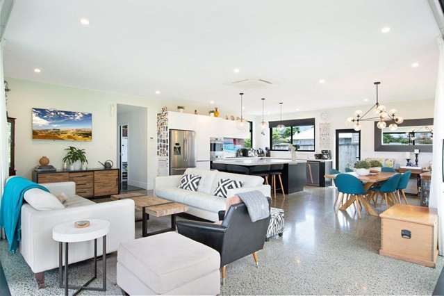 Stunning Family Home with Pool and Spa!