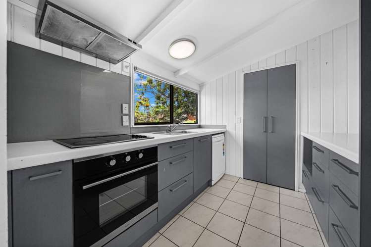 9 & 9A Sherie Place Howick_9