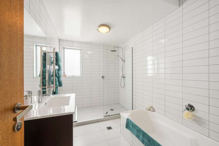 5/3 Severn Street Island Bay_12