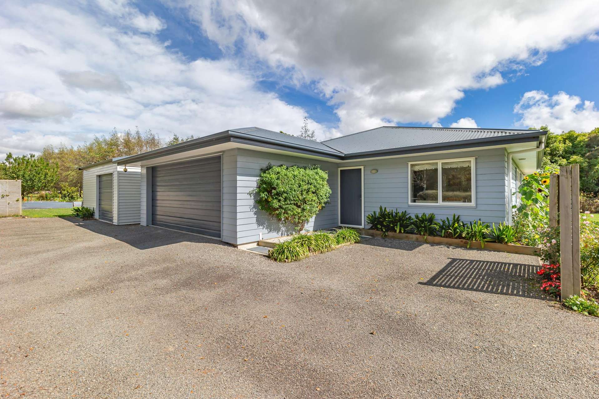 1098 Queen Street East Levin_0