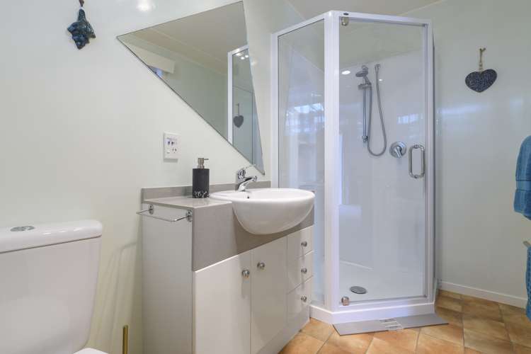 24 Highfield Crescent Brookfield_17