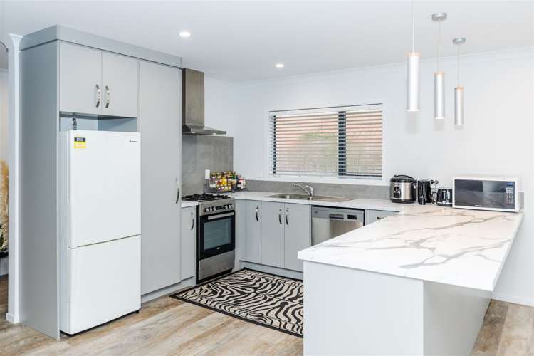 2 Moreland Avenue Pukete_5