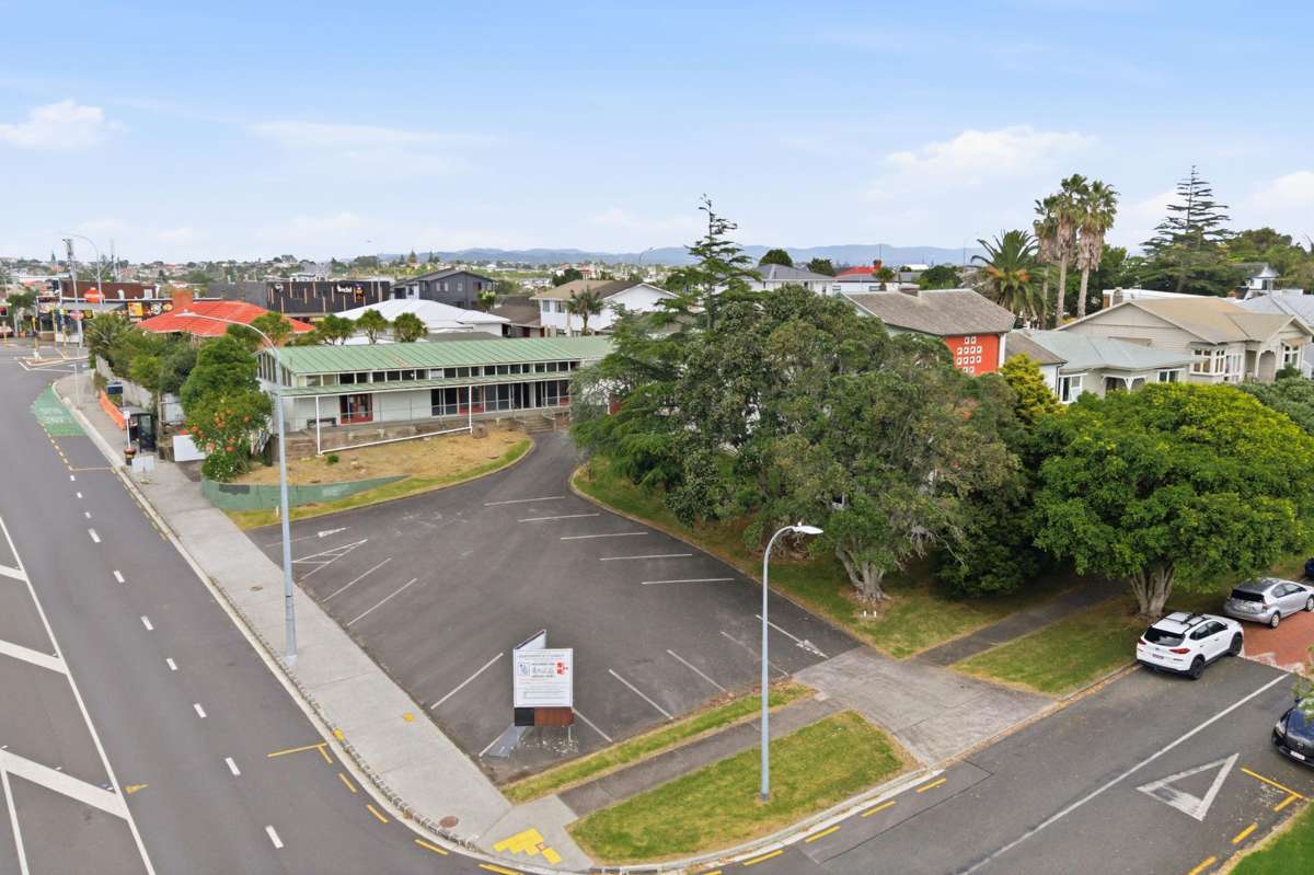 681 Sandringham Road_3