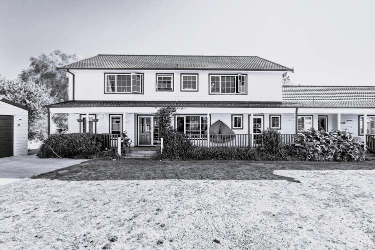 215 Riverbend Road Meeanee_1