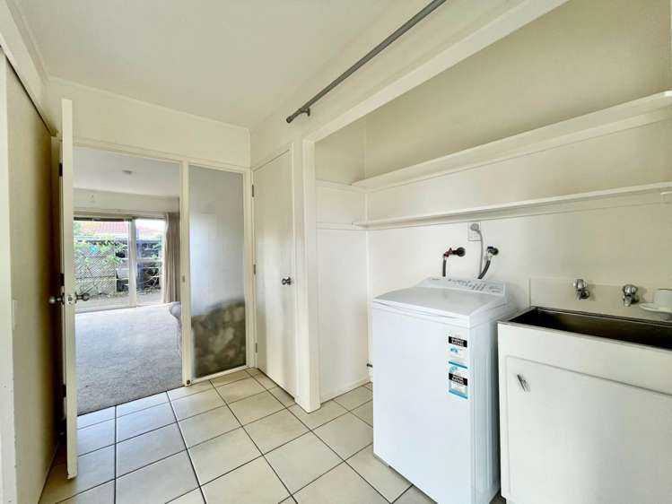 2/957a Beach Road Torbay_5