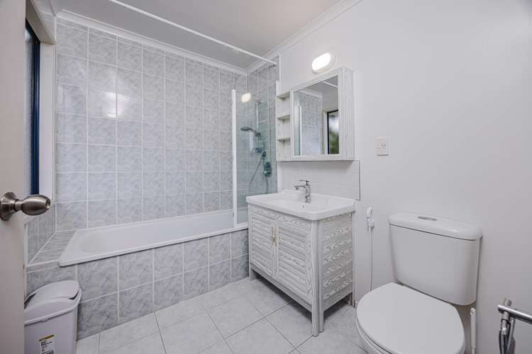 18 Pitt Avenue Clendon Park_24