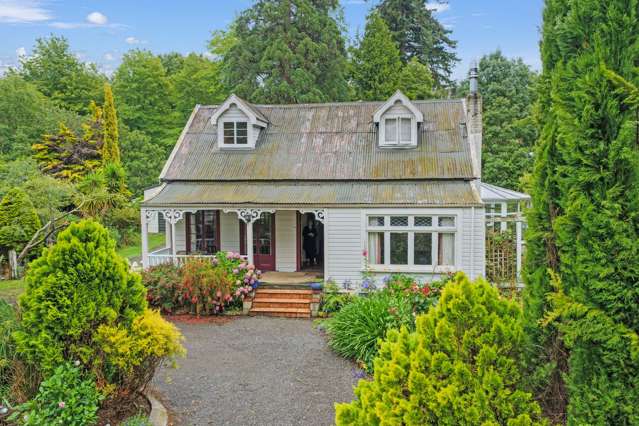 2 Rose Street Waipawa.   ‘The Pines’