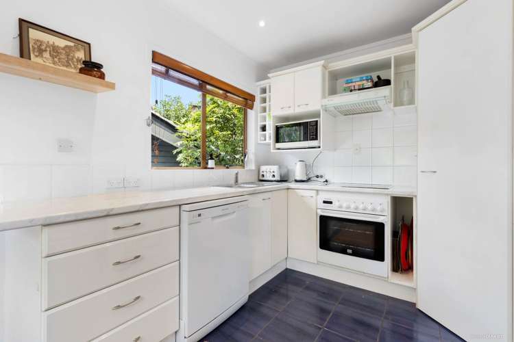 1/14 Surville Place Mairangi Bay_5