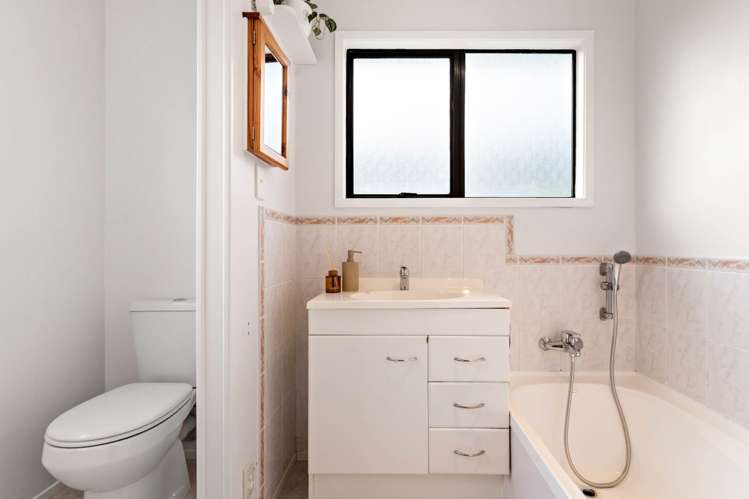 2/17 Lancelot Place Glenfield_13