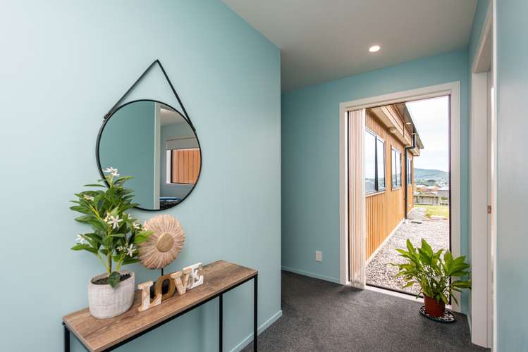 16 Red Beech Avenue Woodridge_12