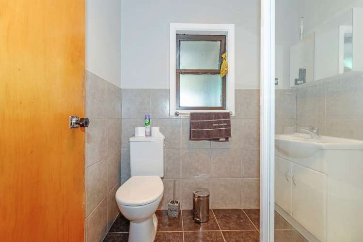 75 Roberts Road Te Atatu South_14