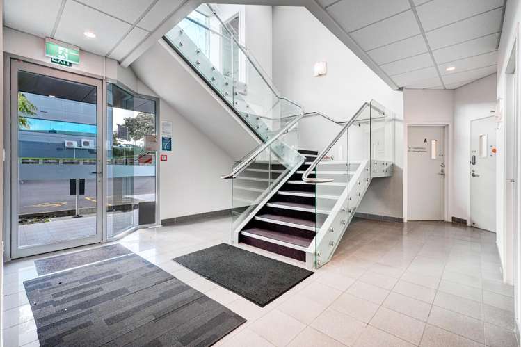 1A/3 Ceres Court Rosedale_13