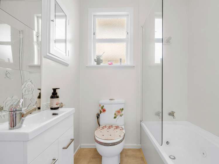 21 Elliott Crescent Owhata_16