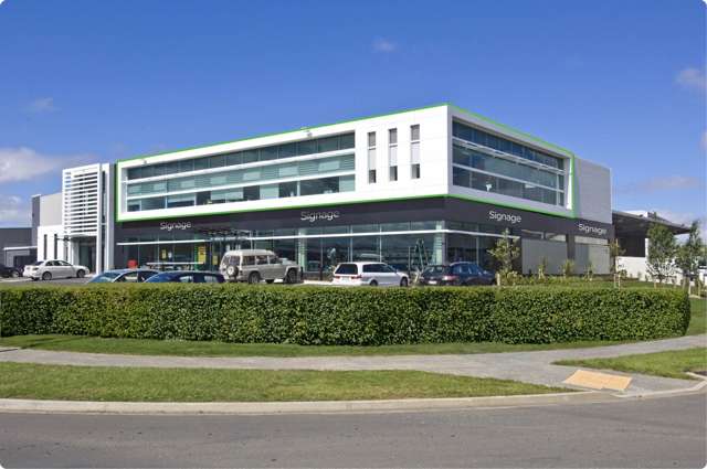 QUALITY OFFICE WITH 25 CAR PARKS