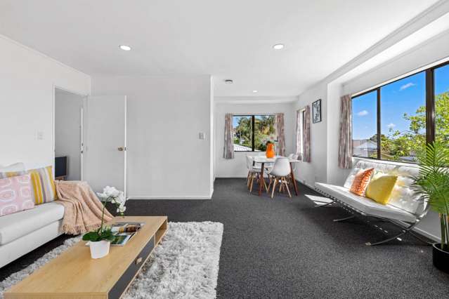 2/148 Sunset Road Unsworth Heights_3