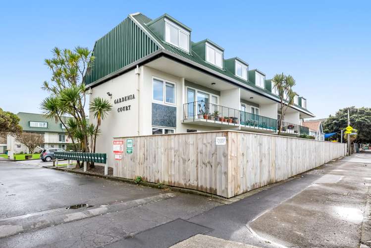 2/25 Britannia Street Petone_9