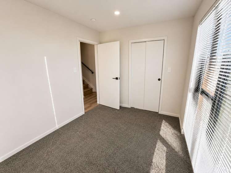 1/36 Longburn Road Henderson_13