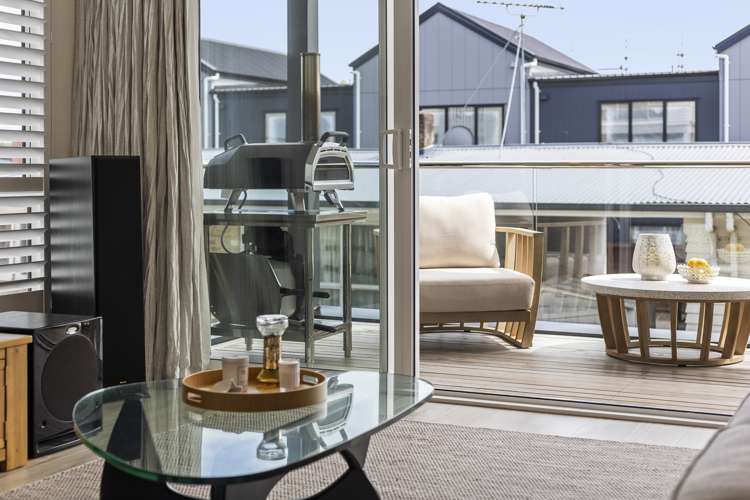 5b Holland Avenue Point England_29