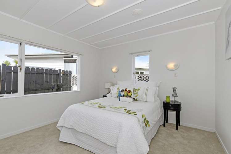 97 Tiroroa Avenue Te Atatu South_9