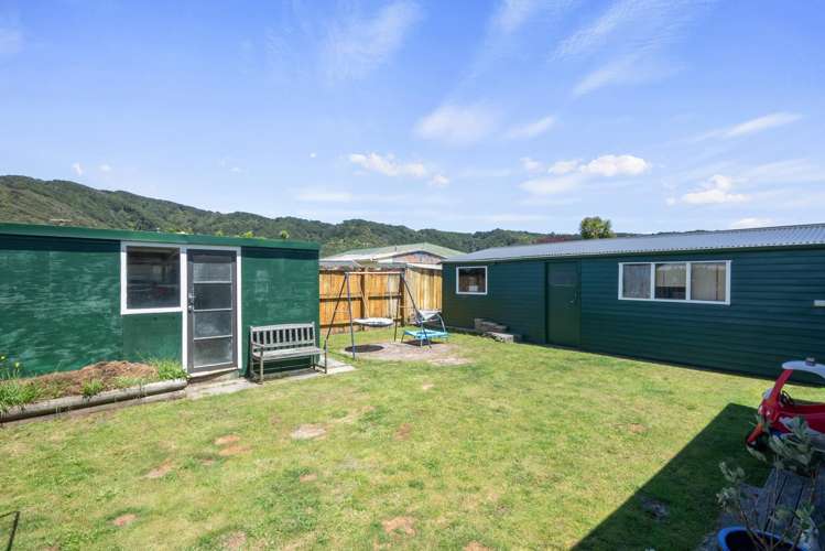 13 Wetherby Grove Wainuiomata_15