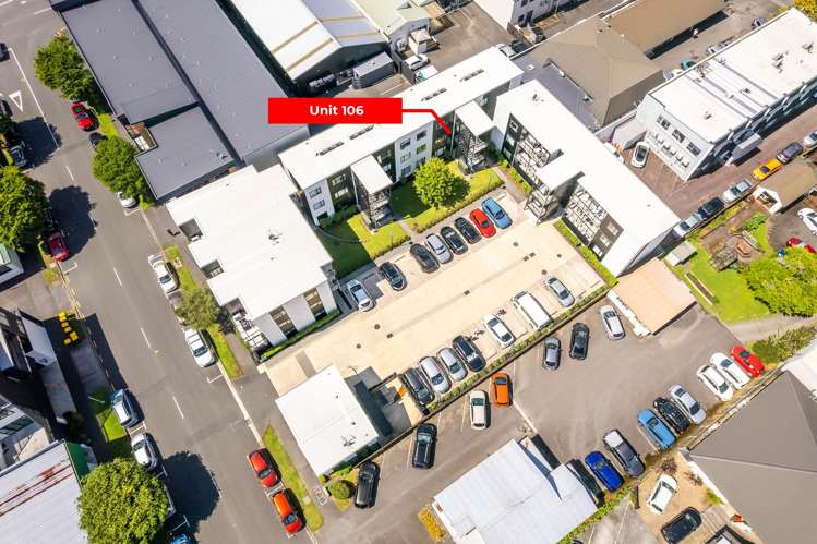 106/17 Vialou Street Hamilton Central_12