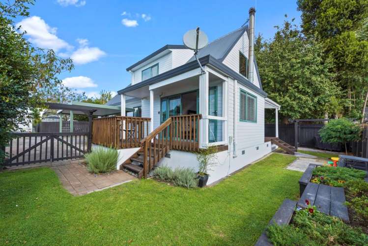 15b Henderson Crescent_0