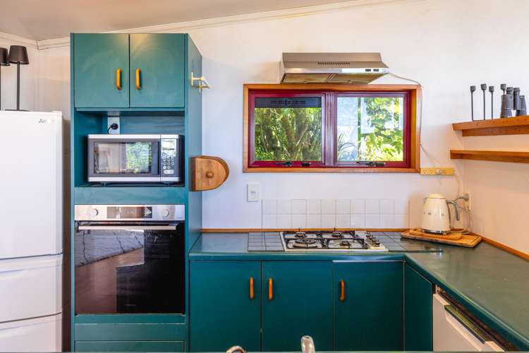 100 Trig Hill Road Onetangi_11