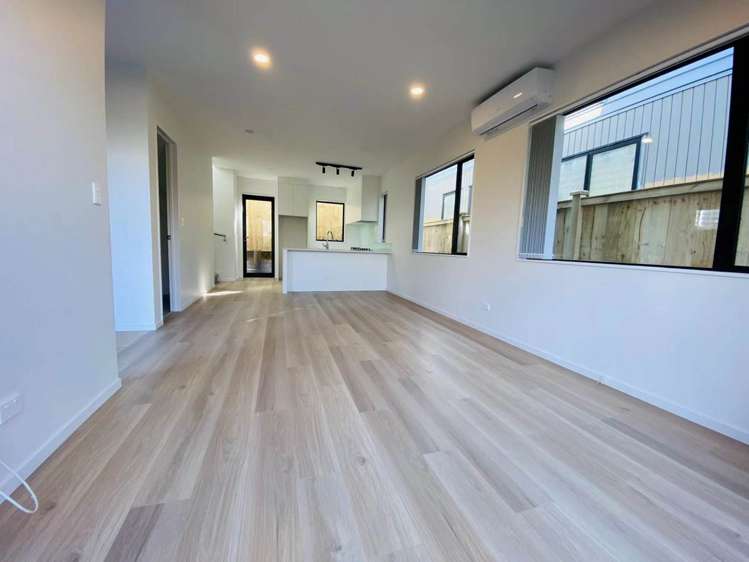 2/39 Lyndhurst Road Te Atatu South_1